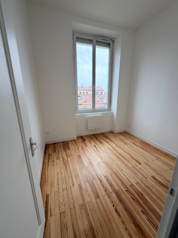 APPARTEMENT T3 A LOUER - LYON 4EME ARRONDISSEMENT Cdt Arnaud-Dumont d Urville - 49.72 m2 - 868,27 &euro; charges comprises par mois