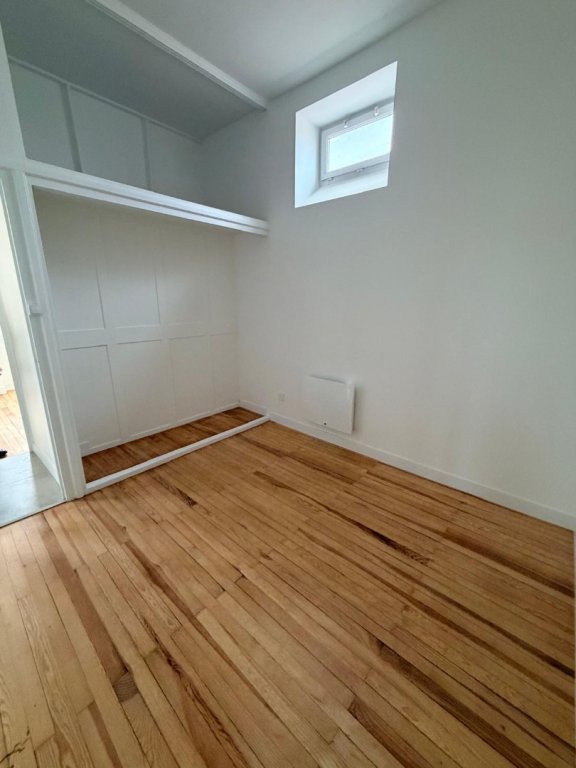 APPARTEMENT T3 A LOUER - LYON 4EME ARRONDISSEMENT Cdt Arnaud-Dumont d Urville - 49.72 m2 - 868,27 &euro; charges comprises par mois