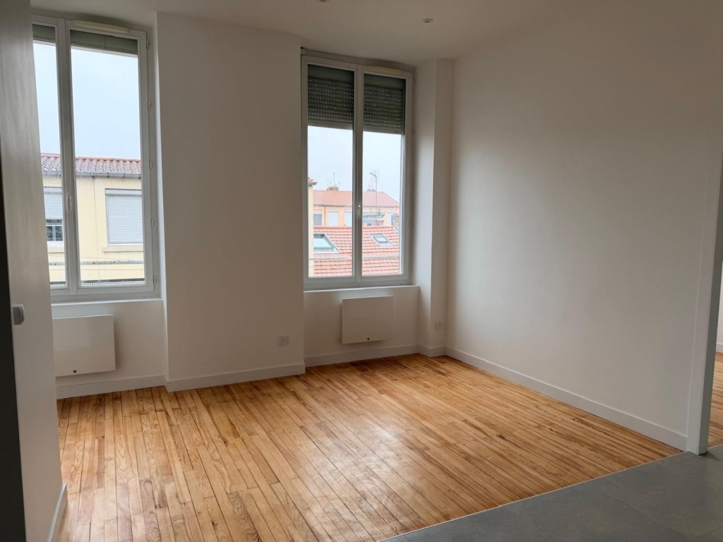 APPARTEMENT T3 A LOUER - LYON 4EME ARRONDISSEMENT Cdt Arnaud-Dumont d Urville - 49.72 m2 - 868,27 &euro; charges comprises par mois