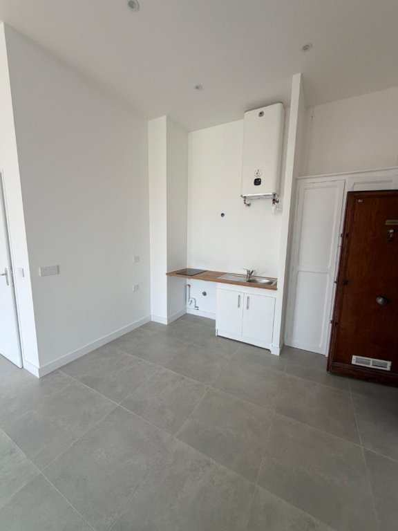 APPARTEMENT T3 A LOUER - LYON 4EME ARRONDISSEMENT Cdt Arnaud-Dumont d Urville - 49.72 m2 - 868,27 &euro; charges comprises par mois