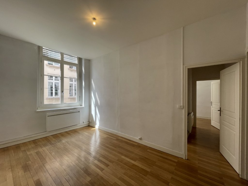 APPARTEMENT T3 A LOUER - LYON 4EME ARRONDISSEMENT Grande Rue-Bertone - 64.02 m2 - 990 &euro; charges comprises par mois