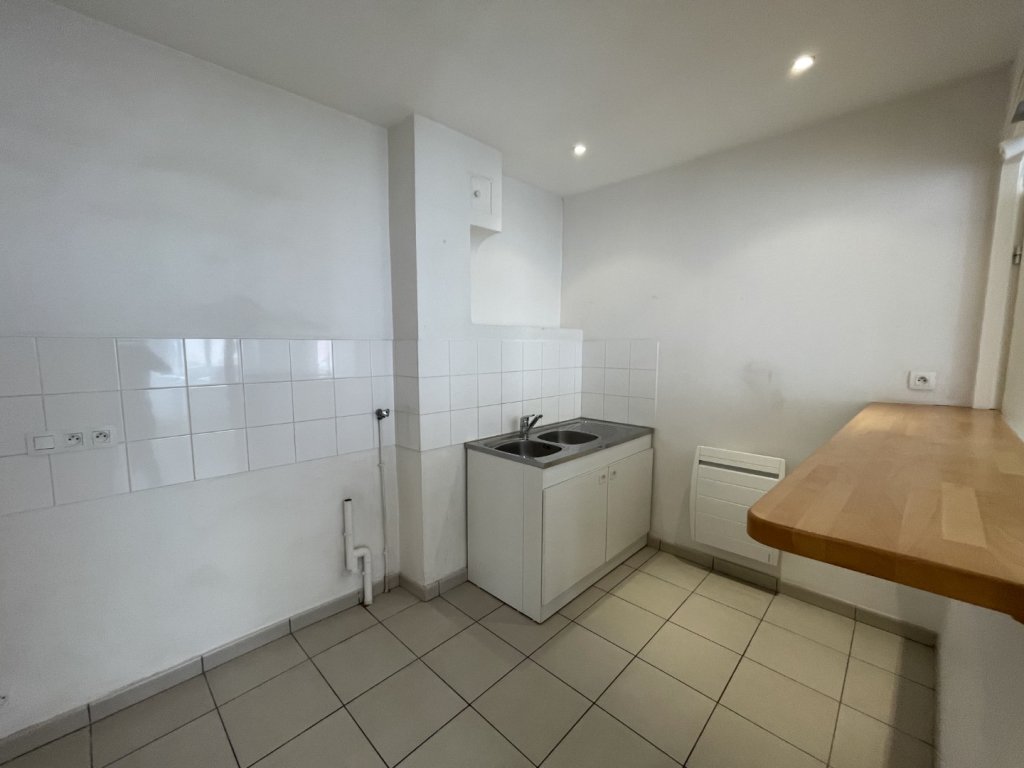 APPARTEMENT T3 A LOUER - LYON 4EME ARRONDISSEMENT Grande Rue-Bertone - 64.02 m2 - 990 &euro; charges comprises par mois