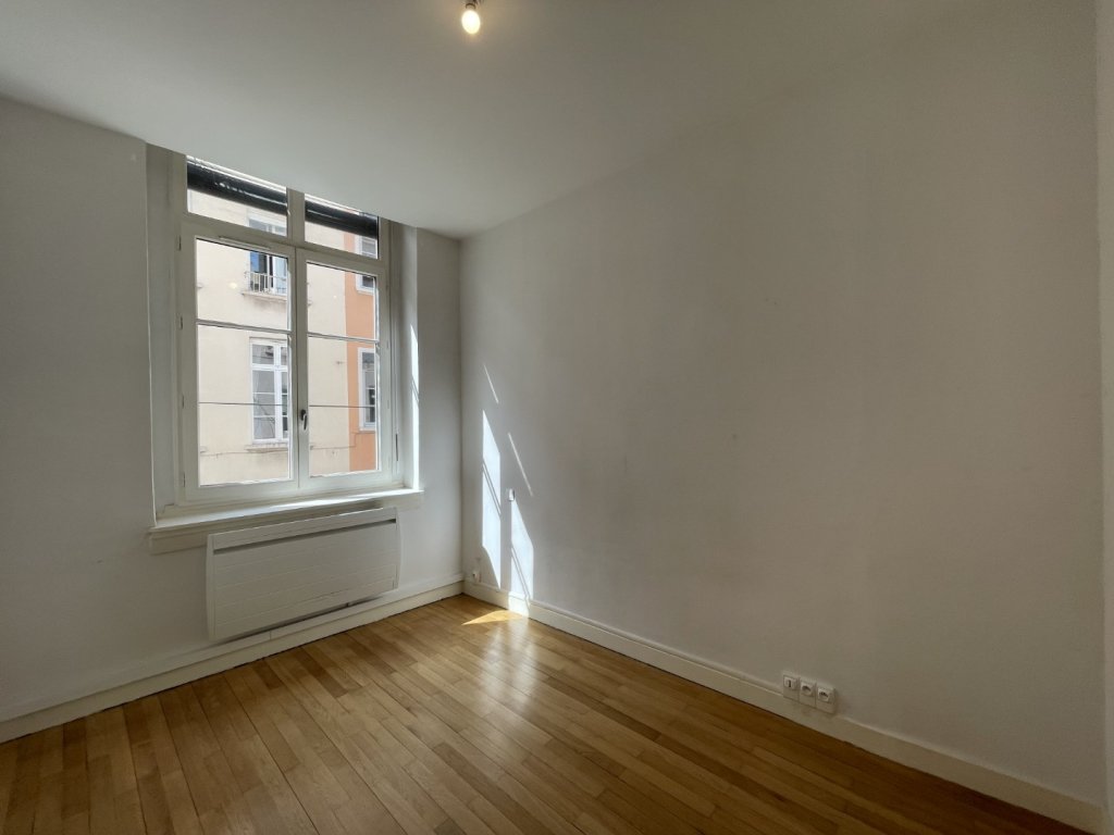 APPARTEMENT T3 A LOUER - LYON 4EME ARRONDISSEMENT Grande Rue-Bertone - 64.02 m2 - 990 &euro; charges comprises par mois