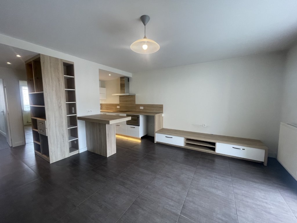 APPARTEMENT T3 A LOUER - LYON 4EME ARRONDISSEMENT Cuire Canuts - 67.55 m2 - 1 435 &euro; charges comprises par mois
