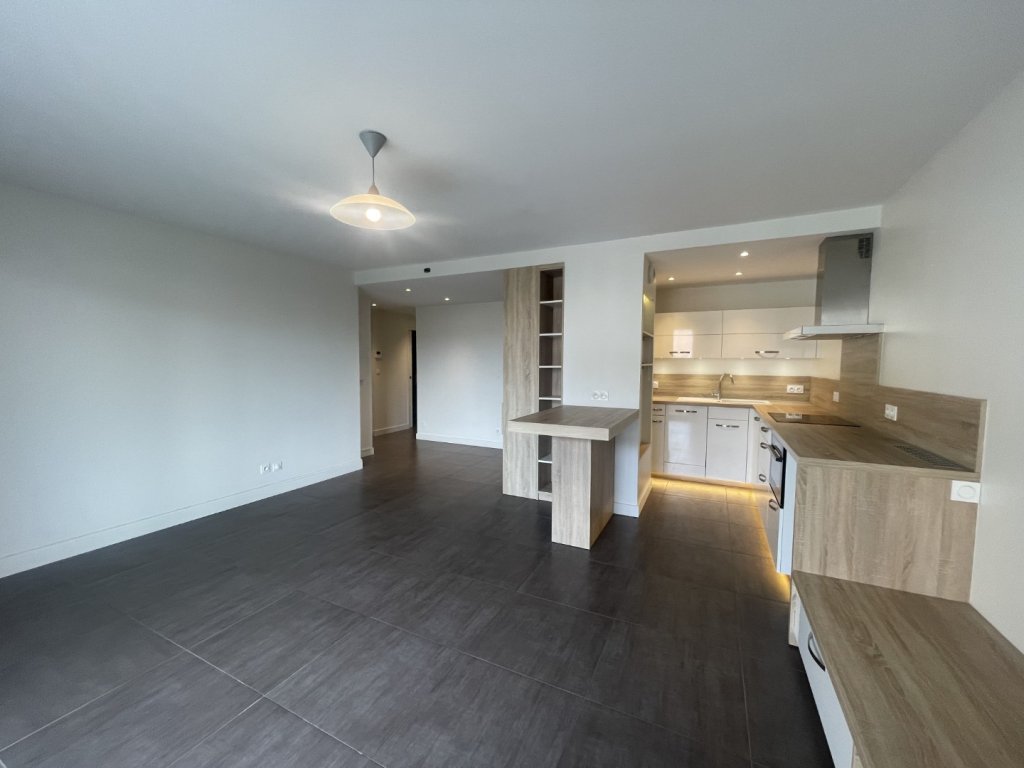 APPARTEMENT T3 A LOUER - LYON 4EME ARRONDISSEMENT Cuire Canuts - 67.55 m2 - 1 435 &euro; charges comprises par mois