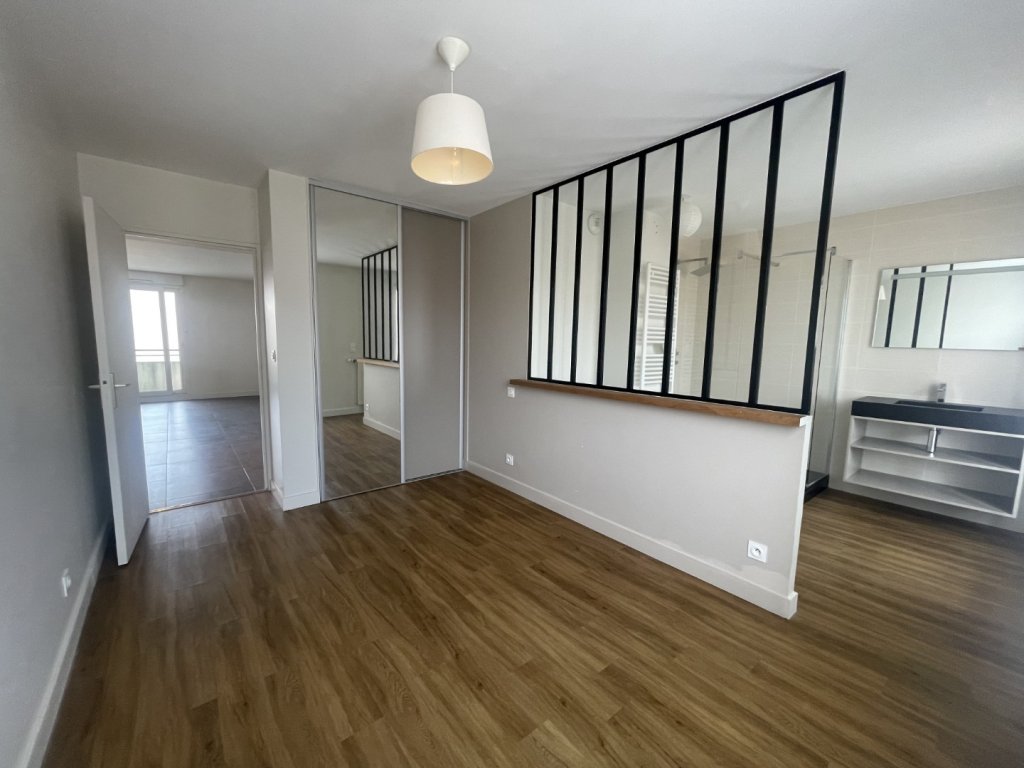 APPARTEMENT T3 A LOUER - LYON 4EME ARRONDISSEMENT Cuire Canuts - 67.55 m2 - 1 435 &euro; charges comprises par mois