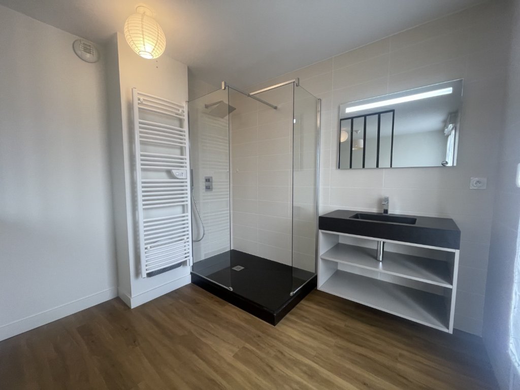 APPARTEMENT T3 A LOUER - LYON 4EME ARRONDISSEMENT Cuire Canuts - 67.55 m2 - 1 435 &euro; charges comprises par mois
