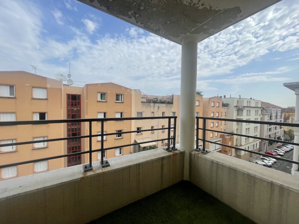 APPARTEMENT T3 A LOUER - LYON 4EME ARRONDISSEMENT Cuire Canuts - 67.55 m2 - 1 435 &euro; charges comprises par mois