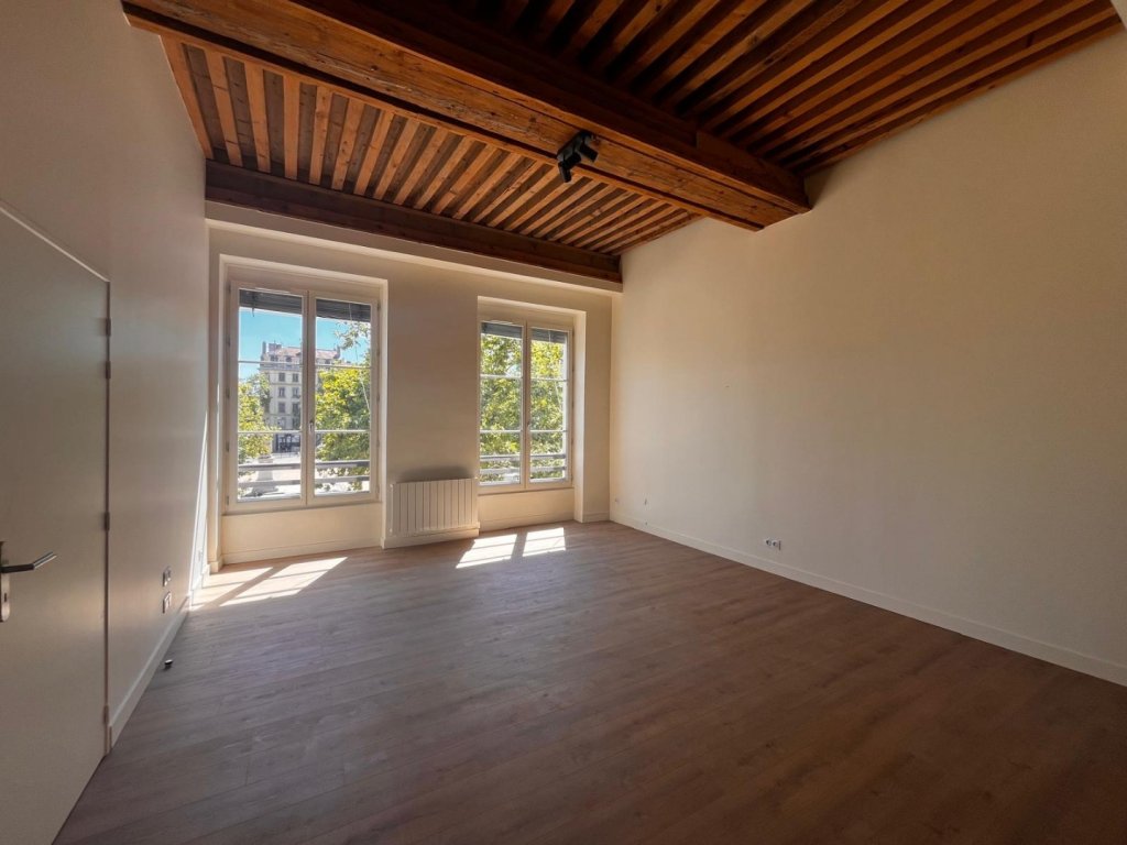 APPARTEMENT T3 A LOUER - LYON 4EME ARRONDISSEMENT Place Croix Rousse-Austerlitz - 70.17 m2 - 1 140 &euro; charges comprises par mois