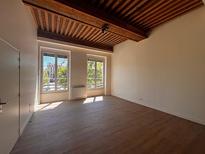 APPARTEMENT T3 A LOUER - LYON 4EME ARRONDISSEMENT Place Croix Rousse-Austerlitz - 70.17 m2 - 1 140 € charges comprises par mois