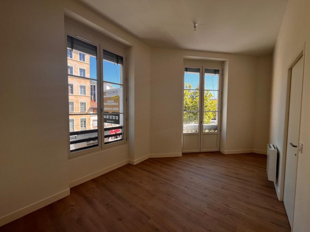 APPARTEMENT T3 A LOUER - LYON 4EME ARRONDISSEMENT Place Croix Rousse-Austerlitz - 70.17 m2 - 1 140 &euro; charges comprises par mois