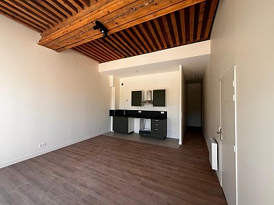 APPARTEMENT T3 A LOUER - LYON 4EME ARRONDISSEMENT Place Croix Rousse-Austerlitz - 70.17 m2 - 1 140 € charges comprises par mois