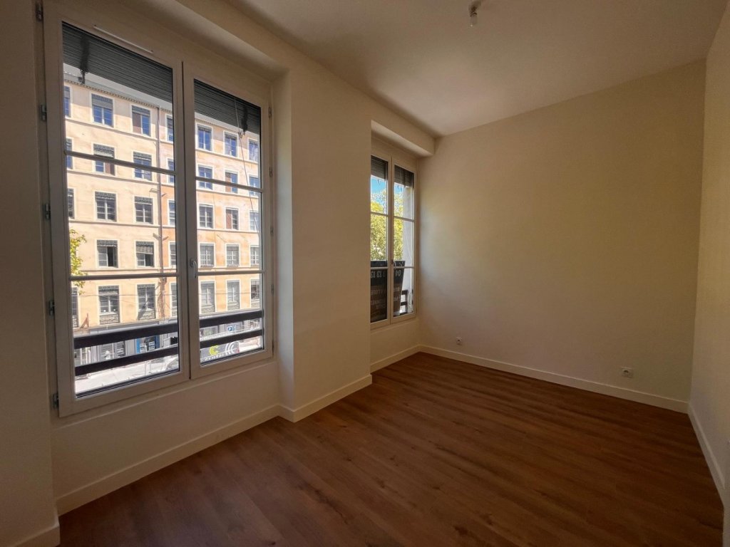 APPARTEMENT T3 A LOUER - LYON 4EME ARRONDISSEMENT Place Croix Rousse-Austerlitz - 70.17 m2 - 1 140 &euro; charges comprises par mois