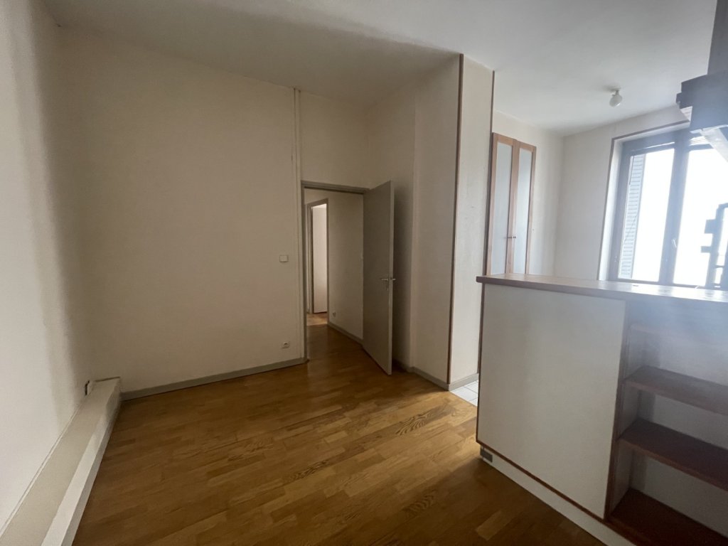 APPARTEMENT T3 A LOUER - LYON 4EME ARRONDISSEMENT Place Croix Rousse-Austerlitz - 46.46 m2 - 689 &euro; charges comprises par mois