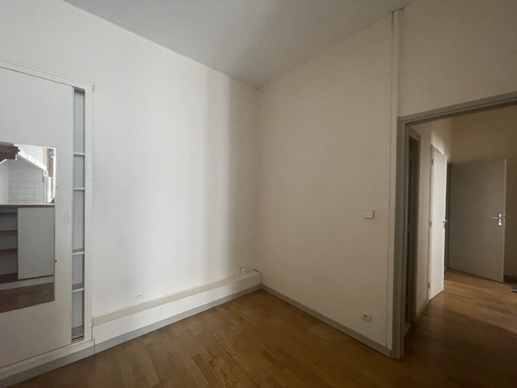 APPARTEMENT T3 A LOUER - LYON 4EME ARRONDISSEMENT Place Croix Rousse-Austerlitz - 46.46 m2 - 689 &euro; charges comprises par mois