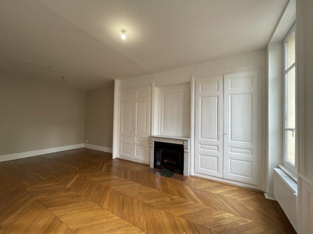 APPARTEMENT T3 A LOUER - LYON 4EME ARRONDISSEMENT Mairie-Tabareau - 80.48 m2 - 1 463 &euro; charges comprises par mois
