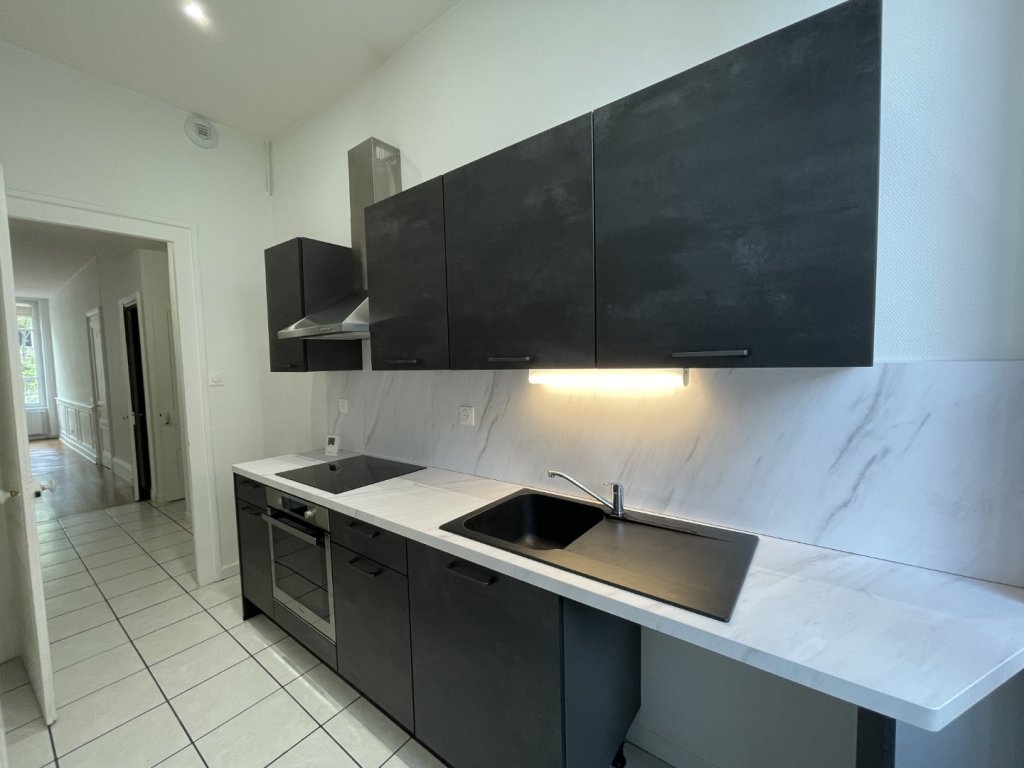APPARTEMENT T3 A LOUER - LYON 4EME ARRONDISSEMENT Mairie-Tabareau - 80.48 m2 - 1 463 &euro; charges comprises par mois