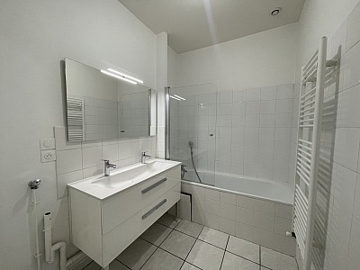 APPARTEMENT T3 A LOUER - LYON 4EME ARRONDISSEMENT Mairie-Tabareau - 80.48 m2 - 1 463 € charges comprises par mois