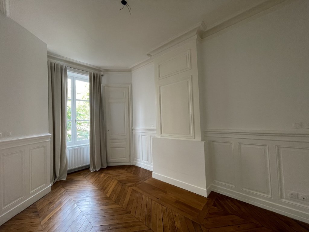 APPARTEMENT T3 A LOUER - LYON 4EME ARRONDISSEMENT Mairie-Tabareau - 80.48 m2 - 1 463 &euro; charges comprises par mois