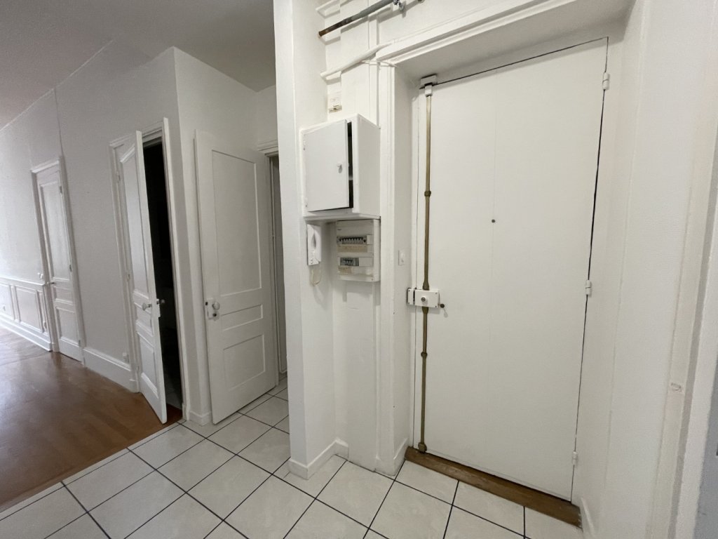 APPARTEMENT T3 A LOUER - LYON 4EME ARRONDISSEMENT Mairie-Tabareau - 80.48 m2 - 1 463 &euro; charges comprises par mois