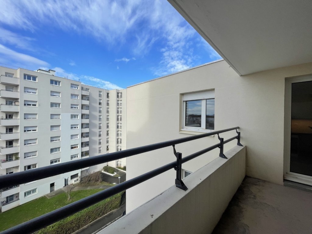 APPARTEMENT T3 A LOUER - LYON 7EME ARRONDISSEMENT Cite-Jardin - 71.35 m2 - 819,65�&euro; charges comprises par mois