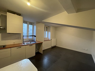 STUDIO A LOUER - LYON 7EME ARRONDISSEMENT Saint-Michel - 33.2 m2 - 824,14 € charges comprises par mois