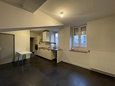 STUDIO A LOUER - LYON 7EME ARRONDISSEMENT Saint-Michel - 33.2 m2 - 824,14 € charges comprises par mois