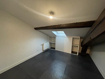 STUDIO A LOUER - LYON 7EME ARRONDISSEMENT Saint-Michel - 33.2 m2 - 824,14 € charges comprises par mois
