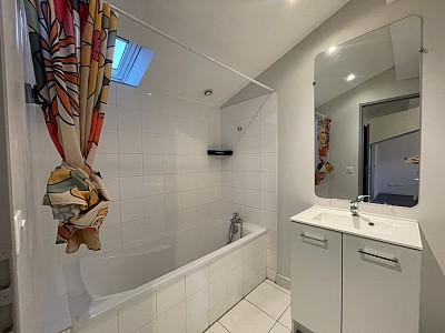 STUDIO A LOUER - LYON 7EME ARRONDISSEMENT Saint-Michel - 33.2 m2 - 824,14 € charges comprises par mois