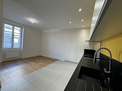 APPARTEMENT T3 A LOUER - LYON 7EME ARRONDISSEMENT Universites - 63.3 m2 - 968€ charges comprises par mois