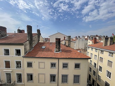 APPARTEMENT T3 A LOUER - LYON 7EME ARRONDISSEMENT Pasteur - 77.86 m2 - 1 380 € charges comprises par mois
