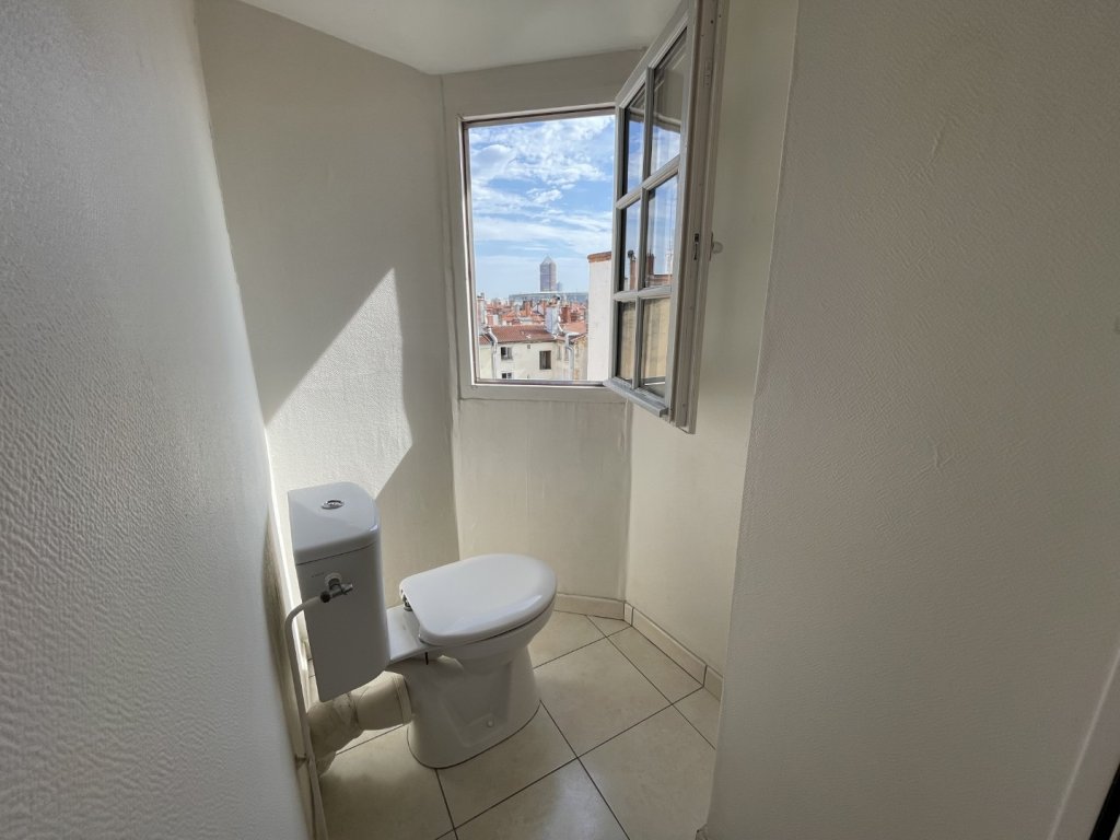 APPARTEMENT T3 A LOUER - LYON 7EME ARRONDISSEMENT Pasteur - 46.7 m2 - 763 &euro; charges comprises par mois
