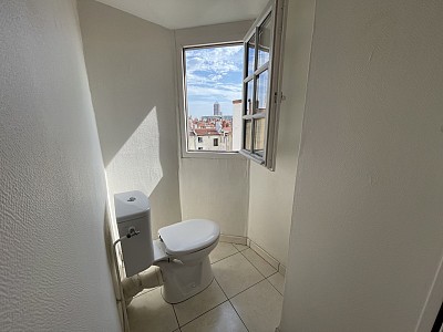 APPARTEMENT T3 A LOUER - LYON 7EME ARRONDISSEMENT Pasteur - 46.7 m2 - 763 &euro; charges comprises par mois