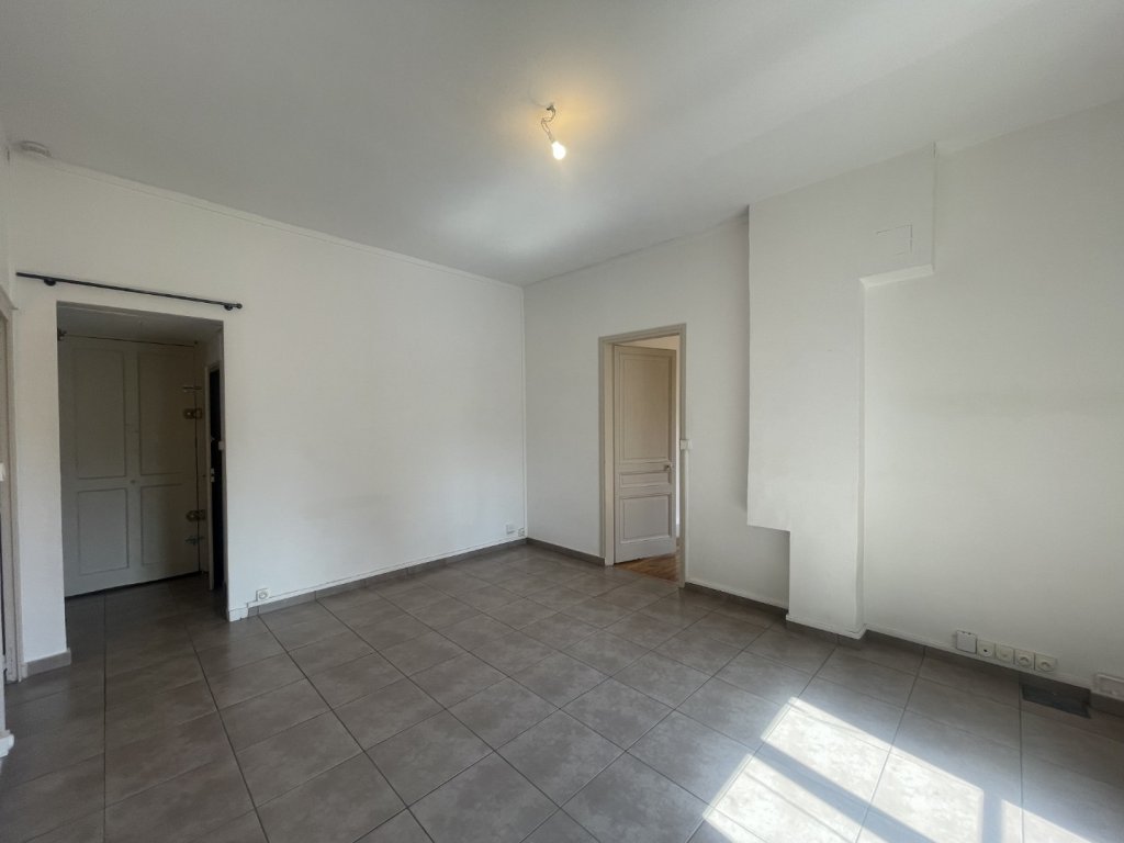 APPARTEMENT T3 A LOUER - VILLEURBANNE Espace-Central - 70.84 m2 - 847 &euro; charges comprises par mois