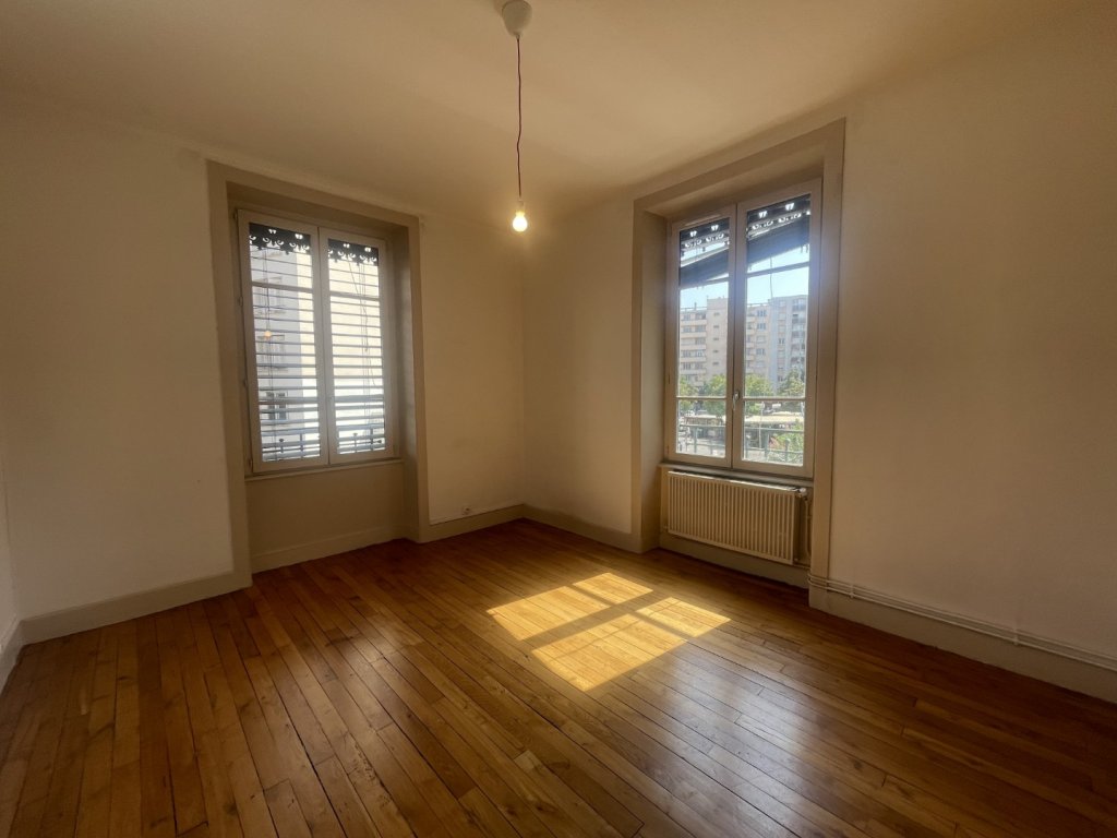 APPARTEMENT T3 A LOUER - VILLEURBANNE Espace-Central - 70.84 m2 - 847 &euro; charges comprises par mois