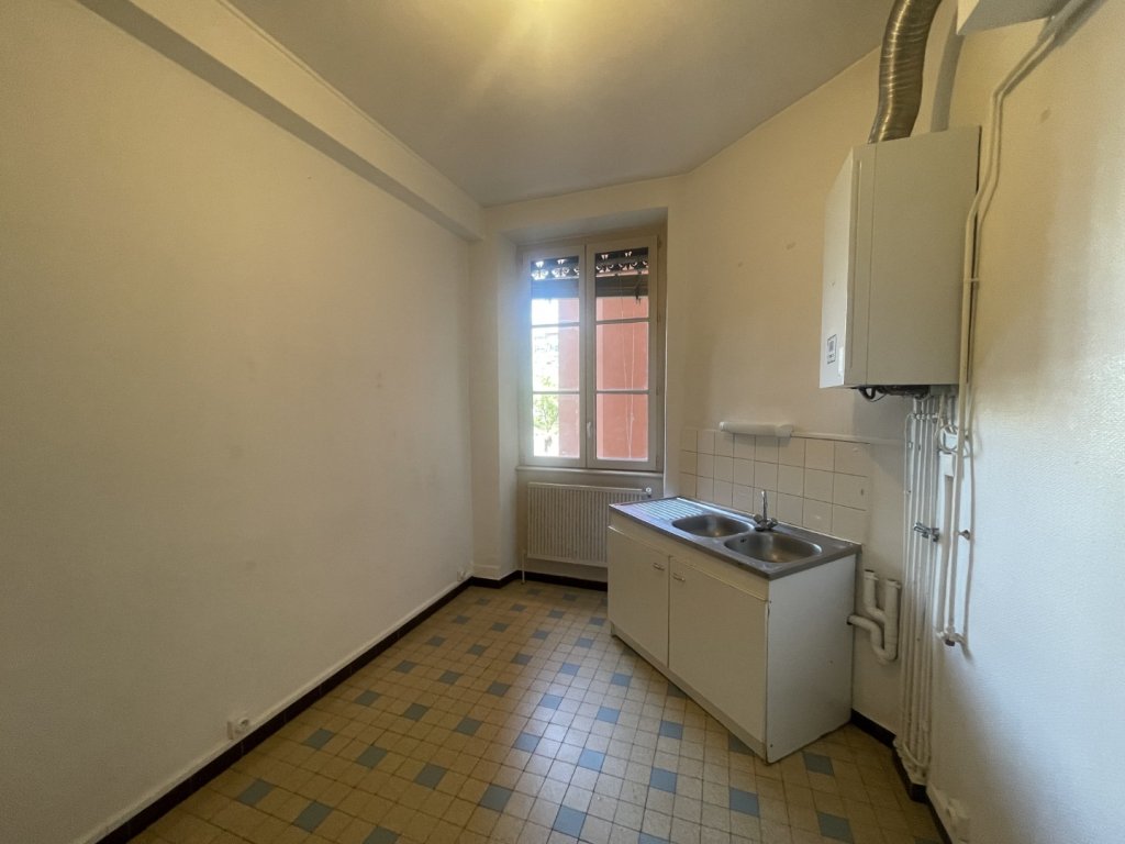 APPARTEMENT T3 A LOUER - VILLEURBANNE Espace-Central - 70.84 m2 - 847 &euro; charges comprises par mois