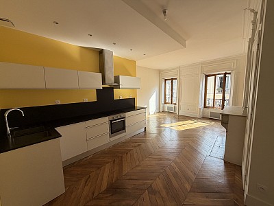 APPARTEMENT T4 A LOUER - LYON 1ER ARRONDISSEMENT Terreaux-Bat-d-Argent - 71.65 m2 - 1 675,74 € charges comprises par mois