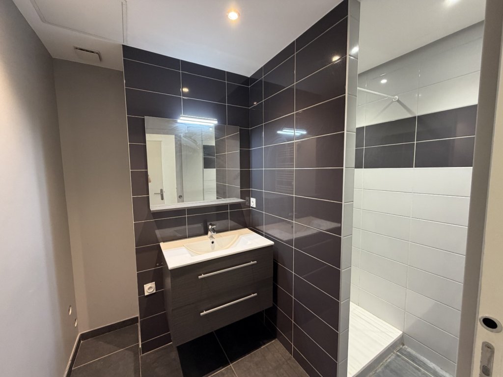 APPARTEMENT T4 A LOUER - LYON 1ER ARRONDISSEMENT Terreaux-Bat-d-Argent - 71.65 m2 - 1 675,74 &euro; charges comprises par mois