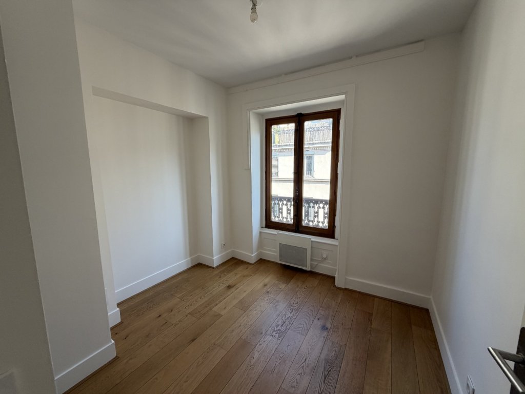 APPARTEMENT T4 A LOUER - LYON 1ER ARRONDISSEMENT Terreaux-Bat-d-Argent - 71.65 m2 - 1 675,74 &euro; charges comprises par mois