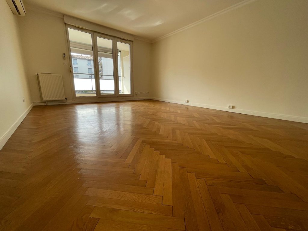 APPARTEMENT T4 A LOUER - LYON 4EME ARRONDISSEMENT Boucle Louis Thevenet - 90.98 m2 - 1 863 &euro; charges comprises par mois