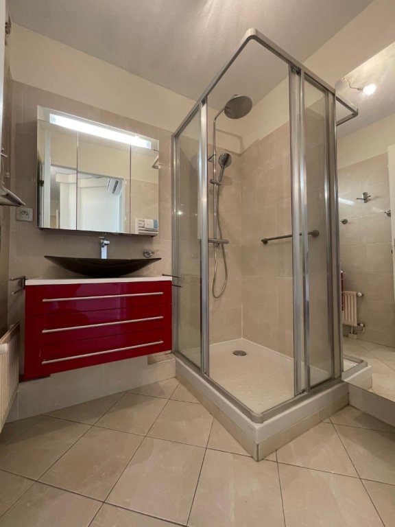APPARTEMENT T4 A LOUER - LYON 4EME ARRONDISSEMENT Boucle Louis Thevenet - 90.98 m2 - 1 863 &euro; charges comprises par mois