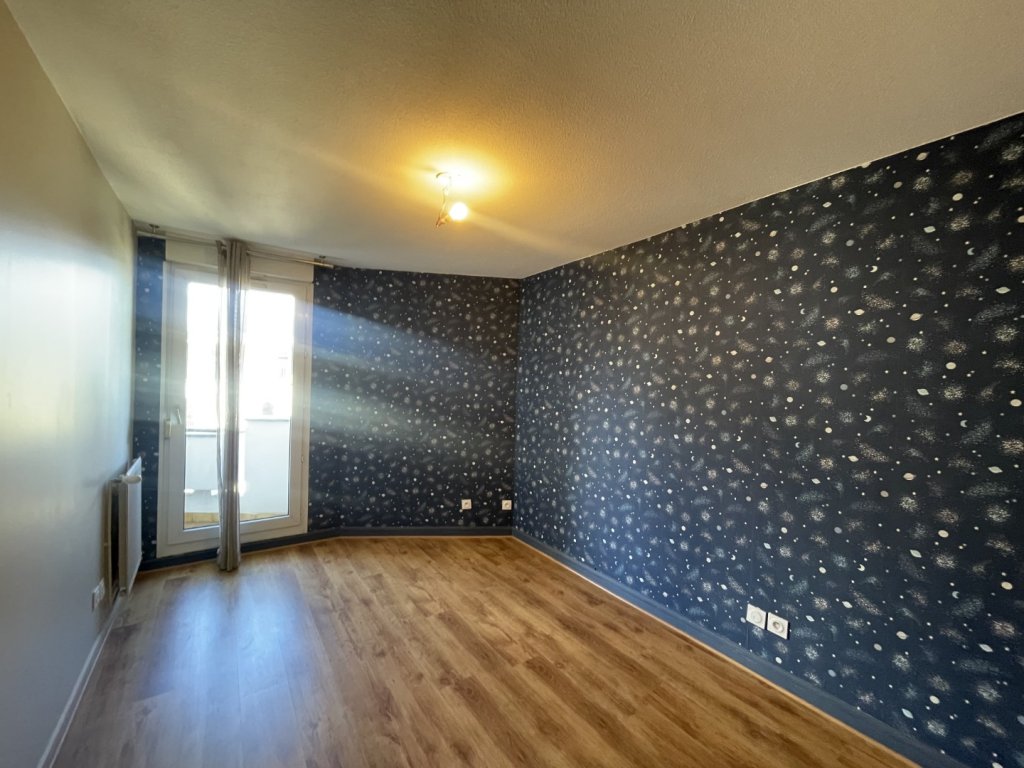 APPARTEMENT T4 A LOUER - LYON 4EME ARRONDISSEMENT Boucle Louis Thevenet - 90.98 m2 - 1 863 &euro; charges comprises par mois