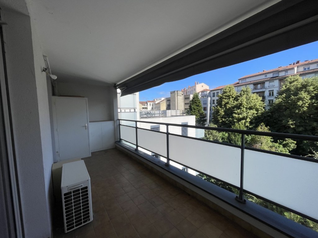 APPARTEMENT T4 A LOUER - LYON 4EME ARRONDISSEMENT Boucle Louis Thevenet - 90.98 m2 - 1 863 &euro; charges comprises par mois