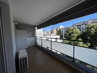 APPARTEMENT T4 A LOUER - LYON 4EME ARRONDISSEMENT Boucle Louis Thevenet - 90.98 m2 - 1 863 € charges comprises par mois