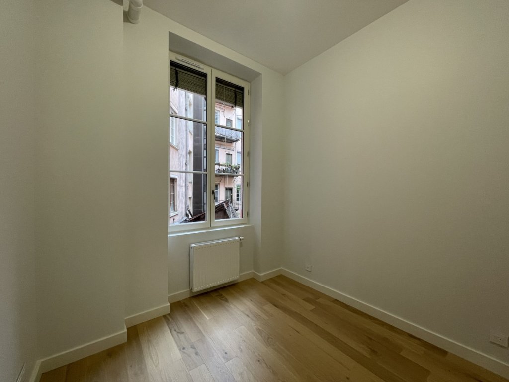 APPARTEMENT T4 A LOUER - LYON 4EME ARRONDISSEMENT Mairie-Tabareau - 93.24 m2 - 1 590 &euro; charges comprises par mois