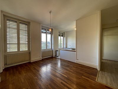 APPARTEMENT T4 A LOUER - LYON 4EME ARRONDISSEMENT Place Croix Rousse-Austerlitz - 118.96 m2 - 1 628 &euro; charges comprises par mois