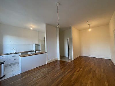 APPARTEMENT T4 A LOUER - LYON 4EME ARRONDISSEMENT Place Croix Rousse-Austerlitz - 118.96 m2 - 1 628 &euro; charges comprises par mois