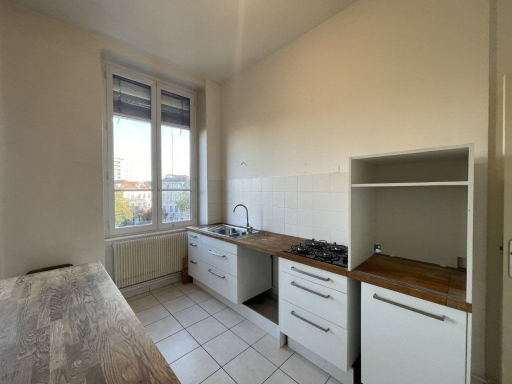 APPARTEMENT T4 A LOUER - LYON 4EME ARRONDISSEMENT Place Croix Rousse-Austerlitz - 118.96 m2 - 1 628 &euro; charges comprises par mois