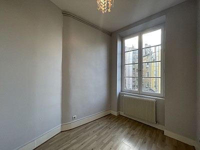 APPARTEMENT T4 A LOUER - LYON 4EME ARRONDISSEMENT Place Croix Rousse-Austerlitz - 118.96 m2 - 1 628 &euro; charges comprises par mois