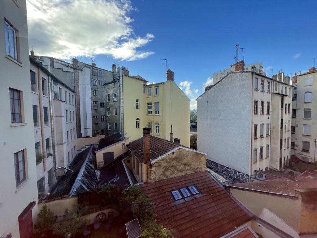 APPARTEMENT T4 A LOUER - LYON 4EME ARRONDISSEMENT Place Croix Rousse-Austerlitz - 118.96 m2 - 1 628 &euro; charges comprises par mois